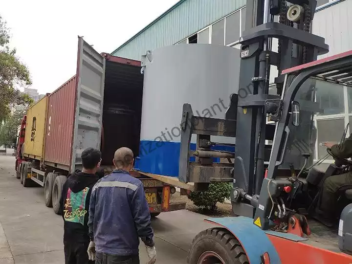 Hoisting carbonization furnace shipped to Eldorgua1