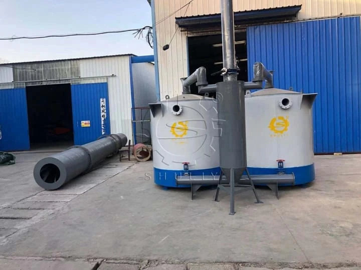 The hoisting carbonization furnace was taken out of the warehouse.